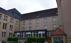 Innenhof mit Blick auf Kantine